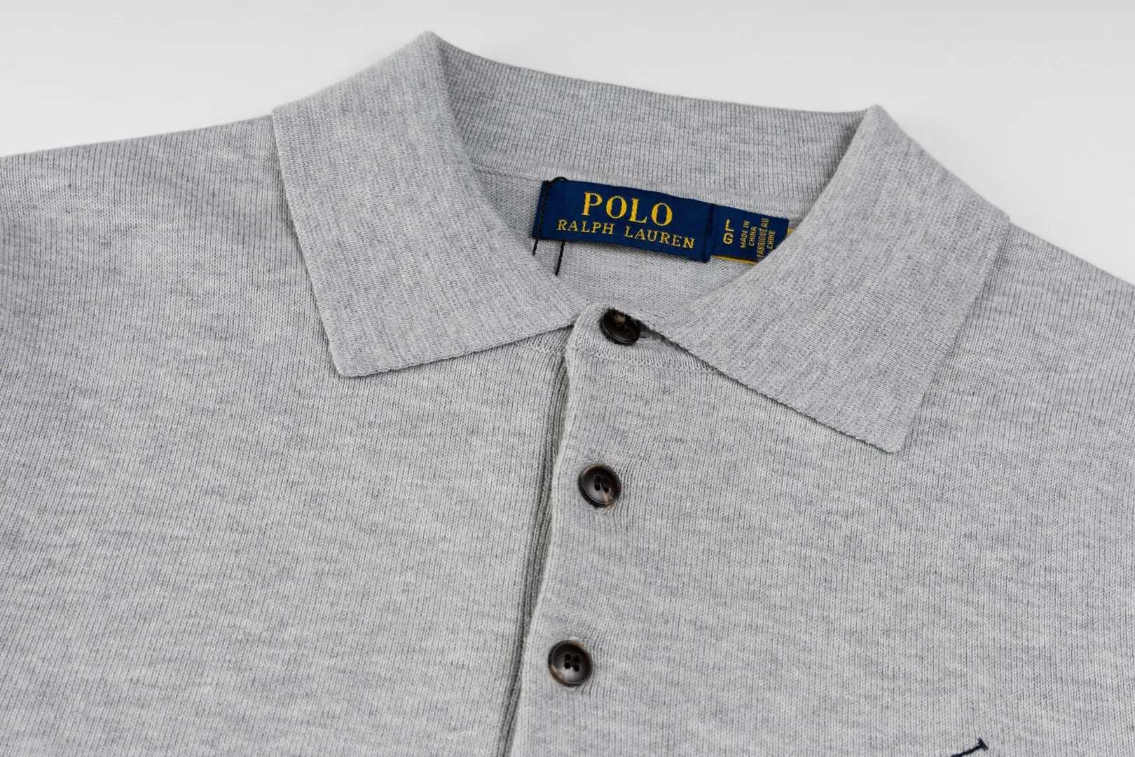 P206 Style number: R07 Ralph Lauren knitted pony embroidered lapel polo shirt three-button pullover open chest long-sleeved sweater. Official website synchronized. Same style for men and women. Classic cotton yarn. 100% white cotton. High-quality goods. Classic style has always been very popular! The workmanship details are very good! The simple lapel polo pullover sweater is always the standard, with classic brand embroidery on the chest! All major stars have the same style! Best for couples. High quality goods! Xinjiang cotton micro-elastic and smooth fabric is of great quality. Pure cotton is soft and skin-friendly. Color #White Blue Gray Dark Gray Khaki Military Green Navy White Label Navy Blue Red Label Black Red Label Black White Label Pink Size#S M L
